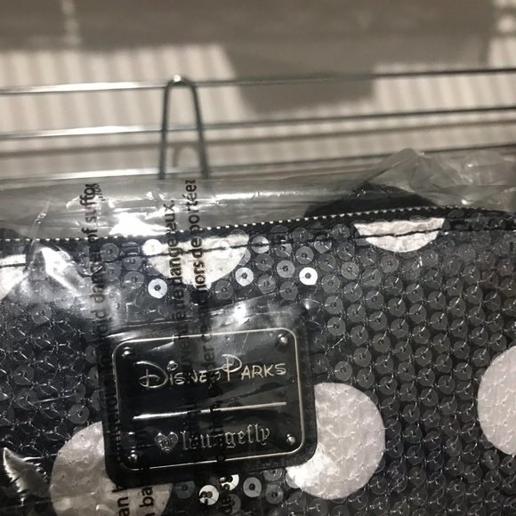 Loungefly Disney Parks Exclusive Minnie Mouse Sequ - Picture 5 of 7